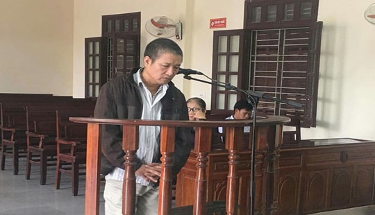 Gã thợ sửa đồng hồ dâm ô với bé gái 11 tuổi