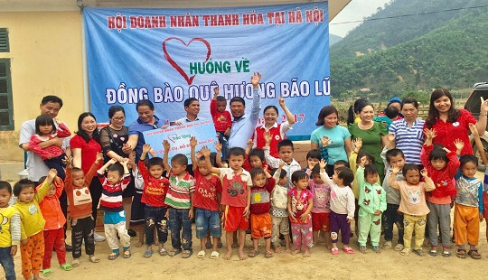 Nghĩa tình với đồng bào vùng lũ của Hội Doanh nhân Thanh Hóa