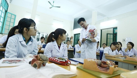 Bộ trưởng Bộ Y tế gửi thư chúc mừng các thầy cô giáo ngành Y
