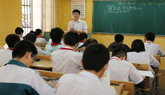 Miễn học phí có phải là chính sách vẹn cả đôi đường?