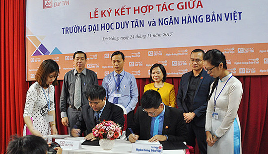 Ngân hàng Bản Việt-Chi nhánh Đà Nẵng ký kết hợp tác với Đại học Duy Tân