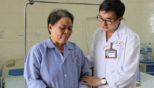 Điều trị ung thư: Đừng tin "bác sĩ mạng"