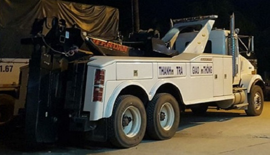 Xe kéo "khủng" của Tổng cục Đường bộ xuất hiện tại trạm BOT Cai Lậy