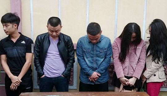 5 nam nữ thanh niên "phê" ma túy trong nhà nghỉ
