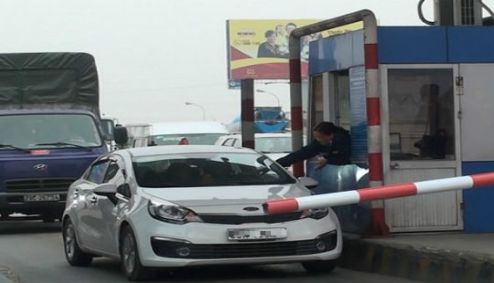 Chiêu bài "đòi đúng 100 đồng" tại BOT QL5 gây ùn tắc kéo dài