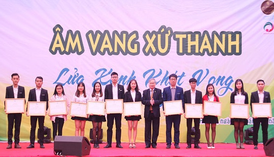 Hàng ngàn sinh viên "cháy" hết mình trong ngày hội Âm vang xứ Thanh