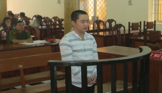 Giết người vì bị chiếu đèn xe máy khi đang ngồi nhậu