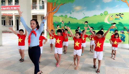 Ưu tiên giáo viên có khả năng thuyết trình làm Tổng phụ trách đội