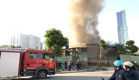 Hà Nội: Mắc kẹt trong đám cháy, một người tử vong