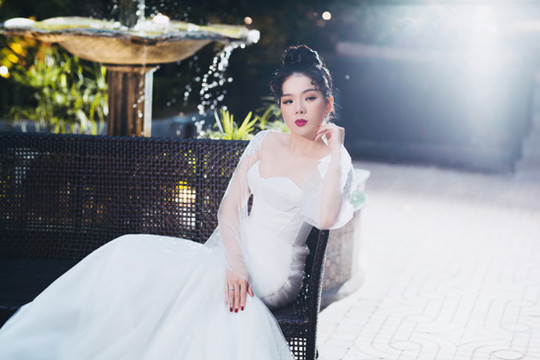 Lệ Quyên bồi hồi mặc áo cưới một mình trong khung cảnh thơ mộng