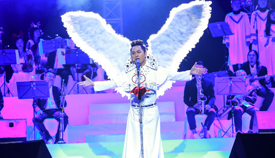 Tùng Dương bất ngờ trổ tài hát Bolero
