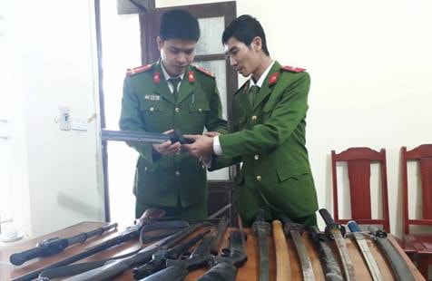 Thu hồi hàng trăm khẩu súng, đạn, công cụ hỗ trợ nguy hiểm