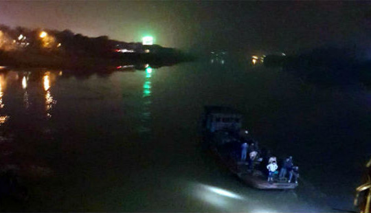 Yên Bái: Đã xác định danh tính 2 cán bộ y tế đi ô tô gặp nạn dưới sông