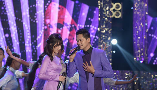 Quang Lê nhắc nhở thí sinh Tuyệt đỉnh song ca chỉ mải nhìn nhau trên sân khấu