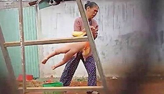 Lời khai của bảo mẫu bạo hành trẻ 2 tuổi ở Đắk Nông