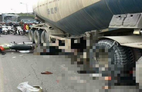 Hà Nội: Đôi nam nữ bị xe bồn cán qua người tử vong