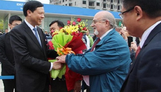 Quảng Ninh: Chào đón những vị khách “xông đất” năm 2018