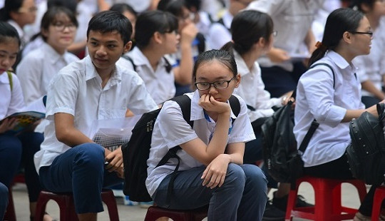 Học sinh Hà Nội mất ăn mất ngủ với cuộc đua cuối cấp