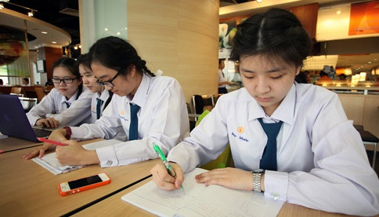 Thái Lan kêu gọi giảm áp lực cho học sinh