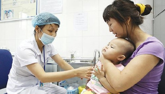 Hà Nội tổ chức tiêm chủng định kỳ 7 ngày/lần