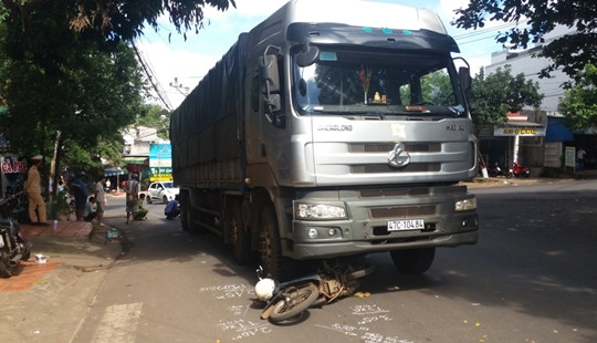 Đắk Lắk: Xe tải tông xe máy, một người tử vong