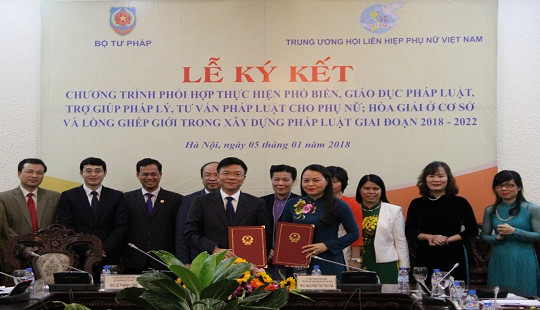 Bộ Tư pháp và Hội LHPN VN ký kết chương trình phối hợp thực hiện phổ biến giáo dục pháp luật