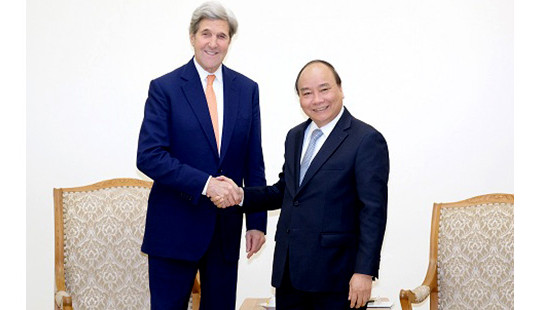 Thủ tướng tiếp cựu Ngoại trưởng John Kerry; Chủ tịch Hiệp hội Luật sư Hoa Kỳ