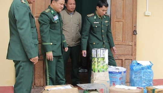 Bắt giữ ôtô bán tải chở 84kg pháo lậu từ Lào về Việt Nam tiêu thụ