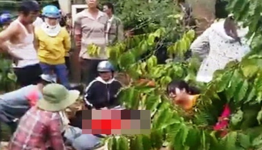 Sửa máy bơm, hai thanh niên bị điện giật tử vong