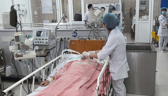 Thiếu nữ nguy kịch do sốc khi chơi ma túy đá