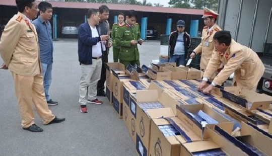 Liên tiếp bắt hàng chục nghìn bao thuốc lá nhập lậu