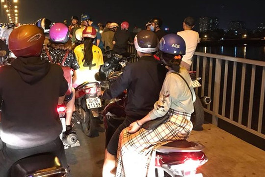 Hai thiếu nữ cùng nhau nhảy cầu Bình Triệu tự tử