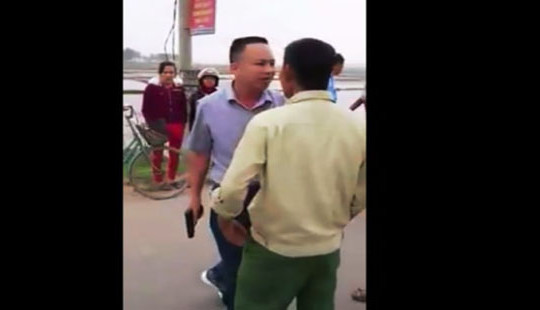 Khẩu súng tài xế ô tô rút ra sau va chạm giao thông là súng nhựa