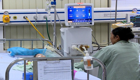 Chủ tịch Hà Nội yêu cầu điều tra vụ bé 8 tháng tuổi tử vong nghi bị tiêm nhầm thuốc