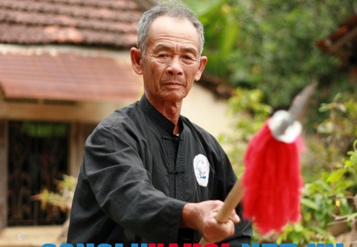 “Tiên ông” làng võ Bình Định và bí kíp “binh khí” khăn