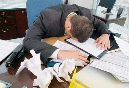 Bị công ty sa thải để né thưởng Tết, tôi phải làm sao?