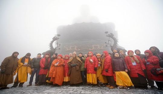 Đại tượng Phật A Di Đà lớn nhất Việt Nam được khai quang trên đỉnh Fansipan