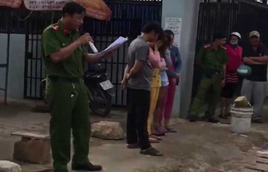 Thành lập tổ công tác kiểm tra vụ "bêu riếu" người mua, bán dâm giữa phố