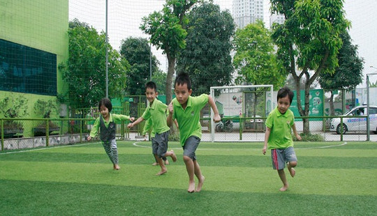 Clip: Ngỡ ngàng trước khả năng nói tiếng anh lưu loát của các MC nhí trường Iqschool
