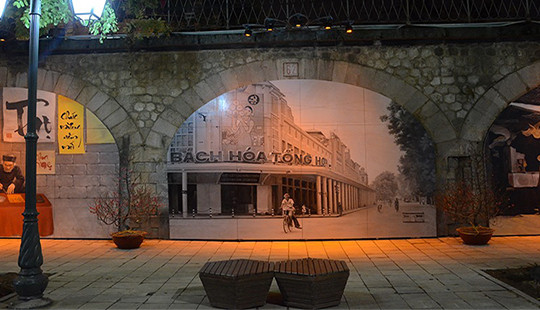 Ngỡ ngàng tranh bích họa trên phố Phùng Hưng