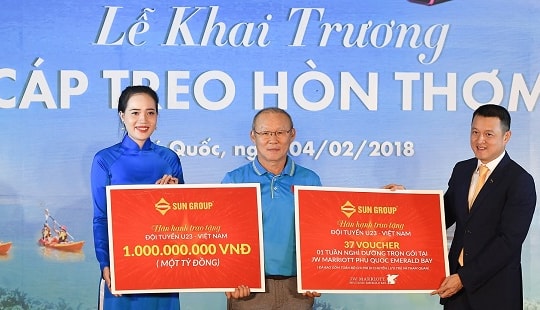 1,5 tỷ đồng và voucher nghỉ dưỡng đẳng cấp đã được Sun Group trao tặng cho U23 Việt Nam và VFF