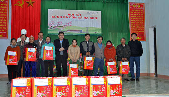 Masan Nutri-Science tặng 100 phần quà Tết cho bà con khó khăn tại Nghệ An