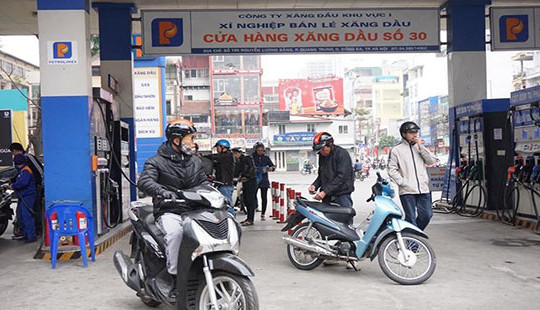 Hà Nội: Nhiều cây xăng chỉ phục vụ 3 giờ trong ngày mùng 1 Tết Nguyên đán