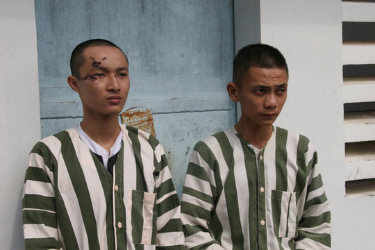 Bắt giam hai thanh niên cướp tài sản vì tiếc tiền mua dâm