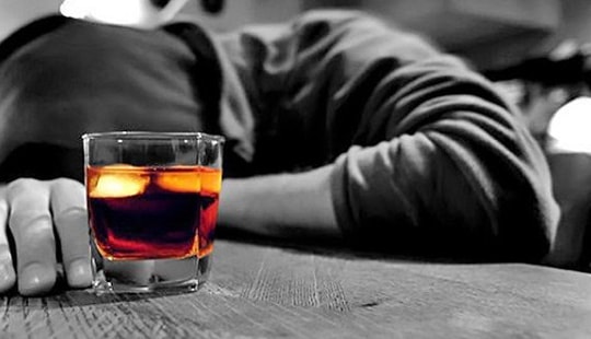 Ngộ độc rượu ngày Tết, nhận biết và xử trí như thế nào?