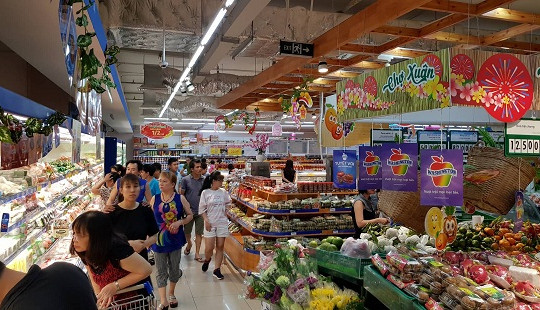 Khách hàng mua sắm đầu năm được lì xì
