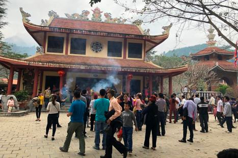 Thanh Hóa: Chen chân viếng đền Thượng Ngàn Cửa Đặt