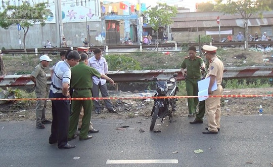 Nghi tông xe vào taluy, thanh niên bị cứa vào cổ tử vong