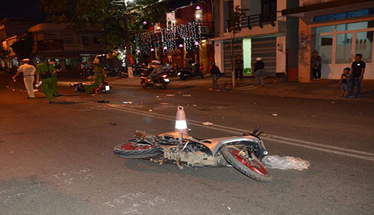 Xe máy đấu đầu, 1 người chết, 2 người nguy kịch