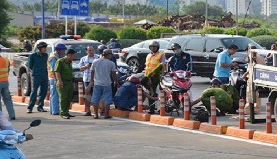 Ngã xe trước hầm Thủ Thiêm, nam thanh niên tử vong thương tâm